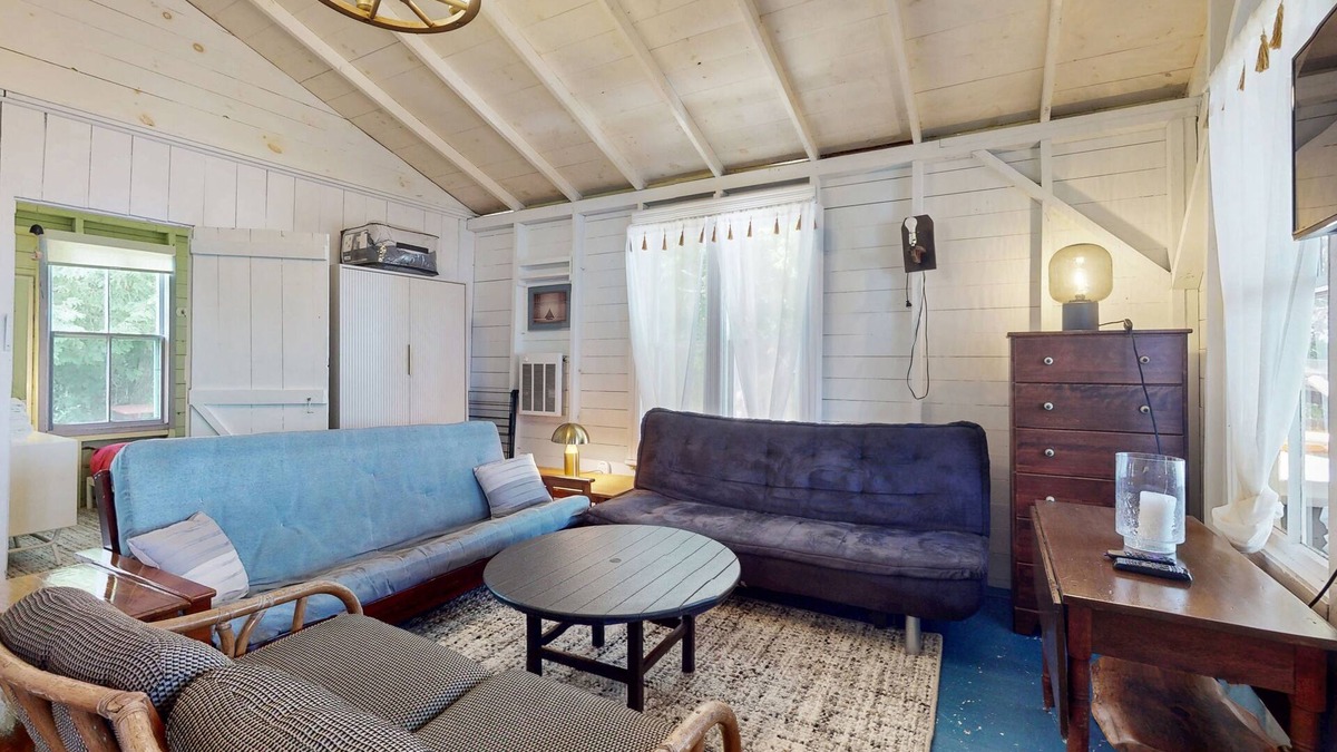South Hero Cottage | Lakeside cottage, waterfront, boat ramp, dock, kayaks, SUP, bbq, firepit, wifi