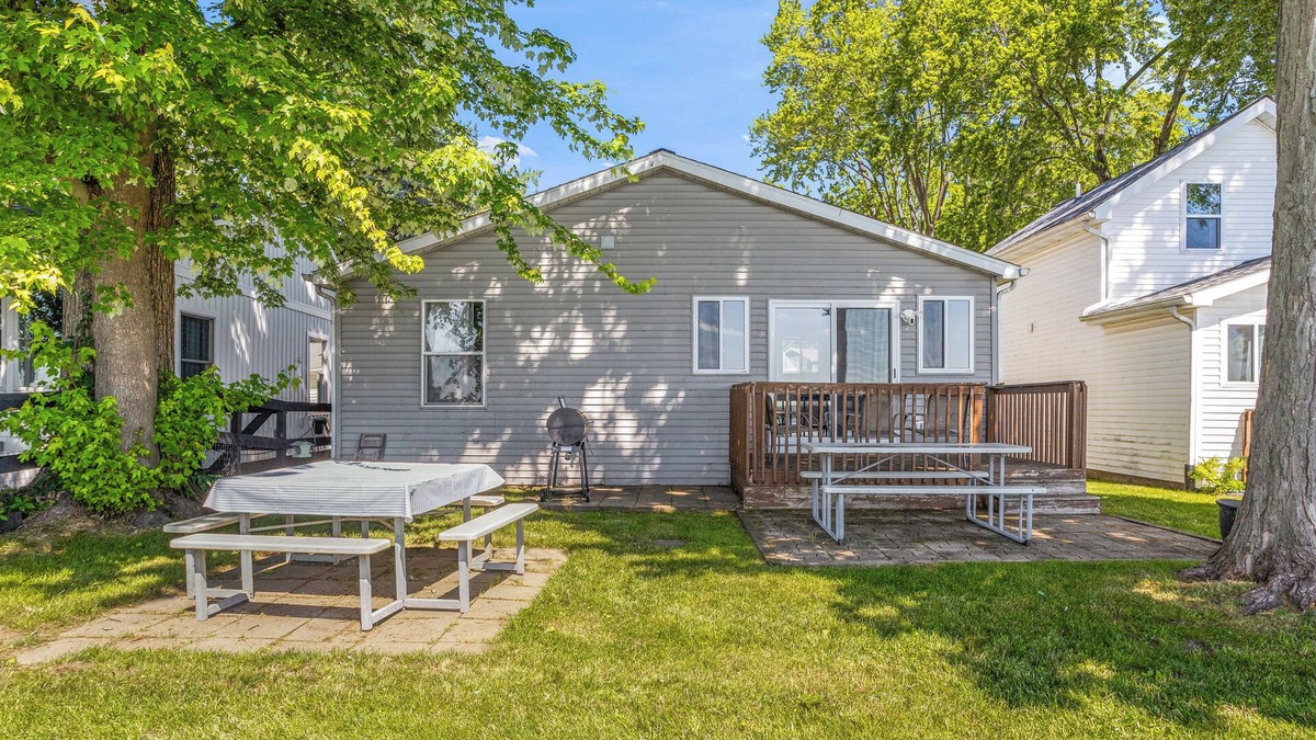Shelbyville House | Lakeside Escape with Fire Pit & Dock/Boat Rentals