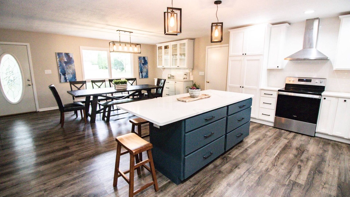 Bellmore House | Lakeside family house w/hot tub.