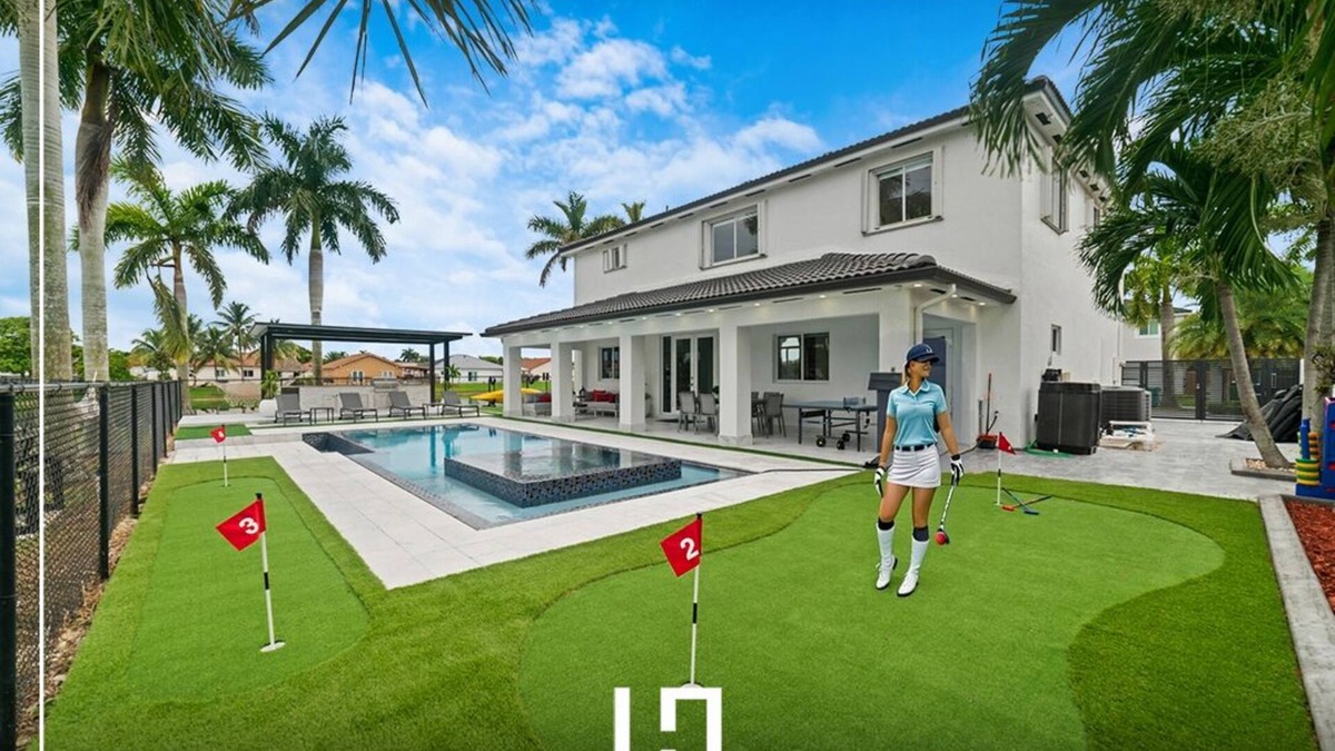 Ludlam House | Lakeside Fun: Pool, Jacuzzi, Games & More!