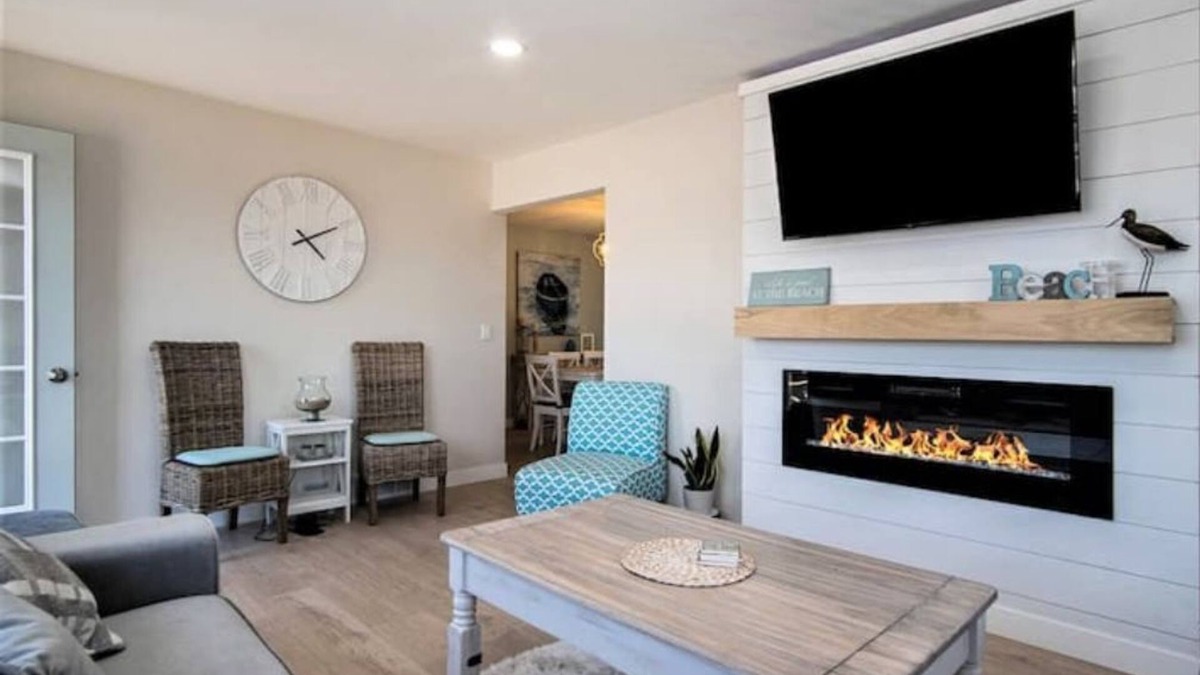 Lakeside House | Lakeside Fun · Sleeps 13 · 2 Fire Pits · Outdoor Games · Dogs OK