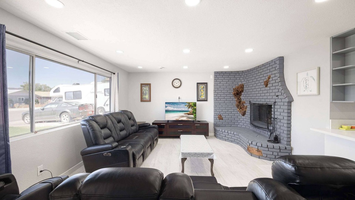 Lakeside House | Lakeside Gem Getaway | Sleeps 10, 3 mi from Lake