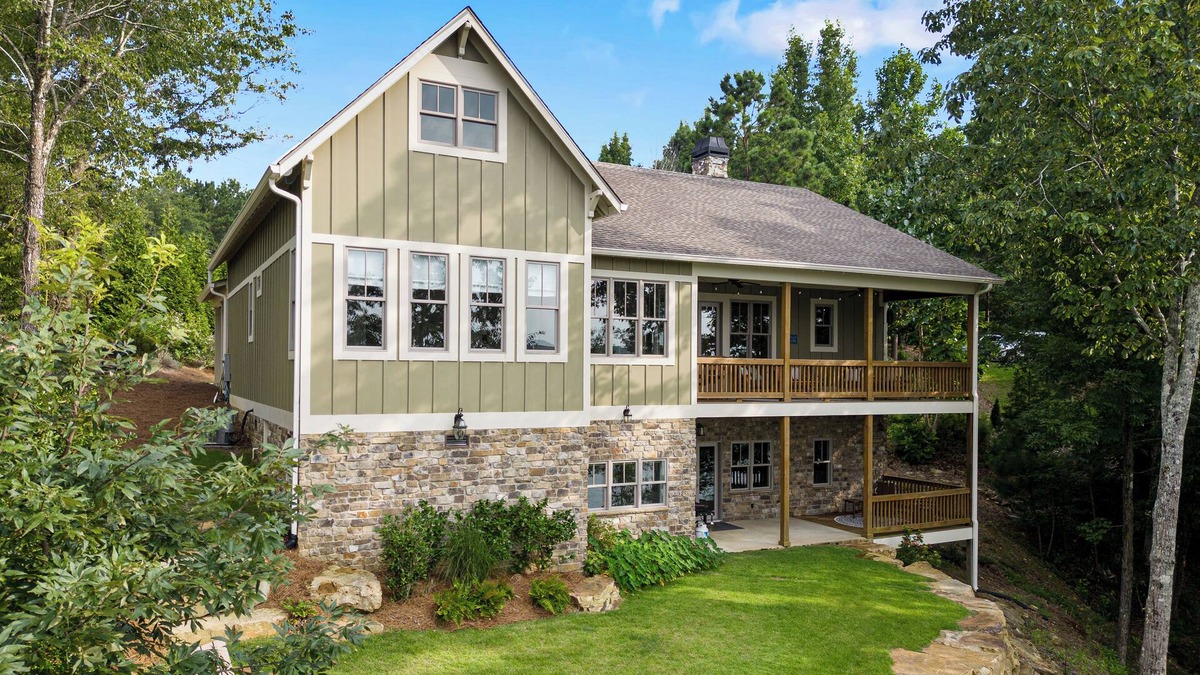 Bremen House | Lakeside Getaway at Chateau Marlowe - the perfect location for a family retreat!