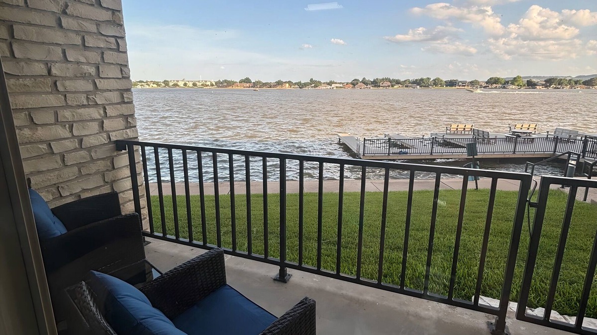 Granbury Condo | Lakeside Getaway - The Escape - Granby TX