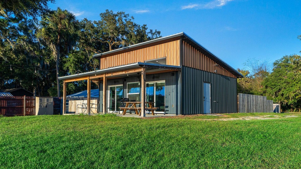 Silver Springs House | Lakeside Getaway with Kayaks!