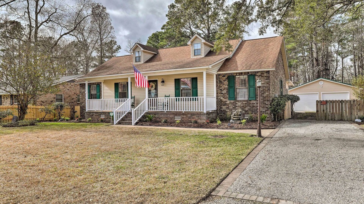 Moncks Corner House | Lakeside Happiness: Home on Lake Moultrie!