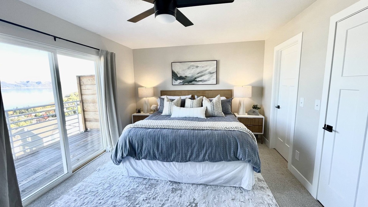 Harbor Village Condo | Lakeside Haven