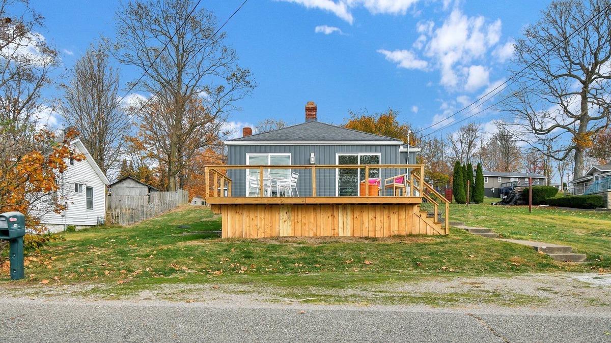 Nashport House | Lakeside Haven