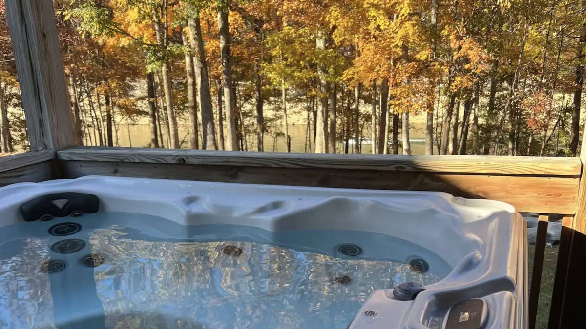 Sloans Valley House | Lakeside Hideaway I - newly renovated lakefront with hot tub/walk to boat ramp