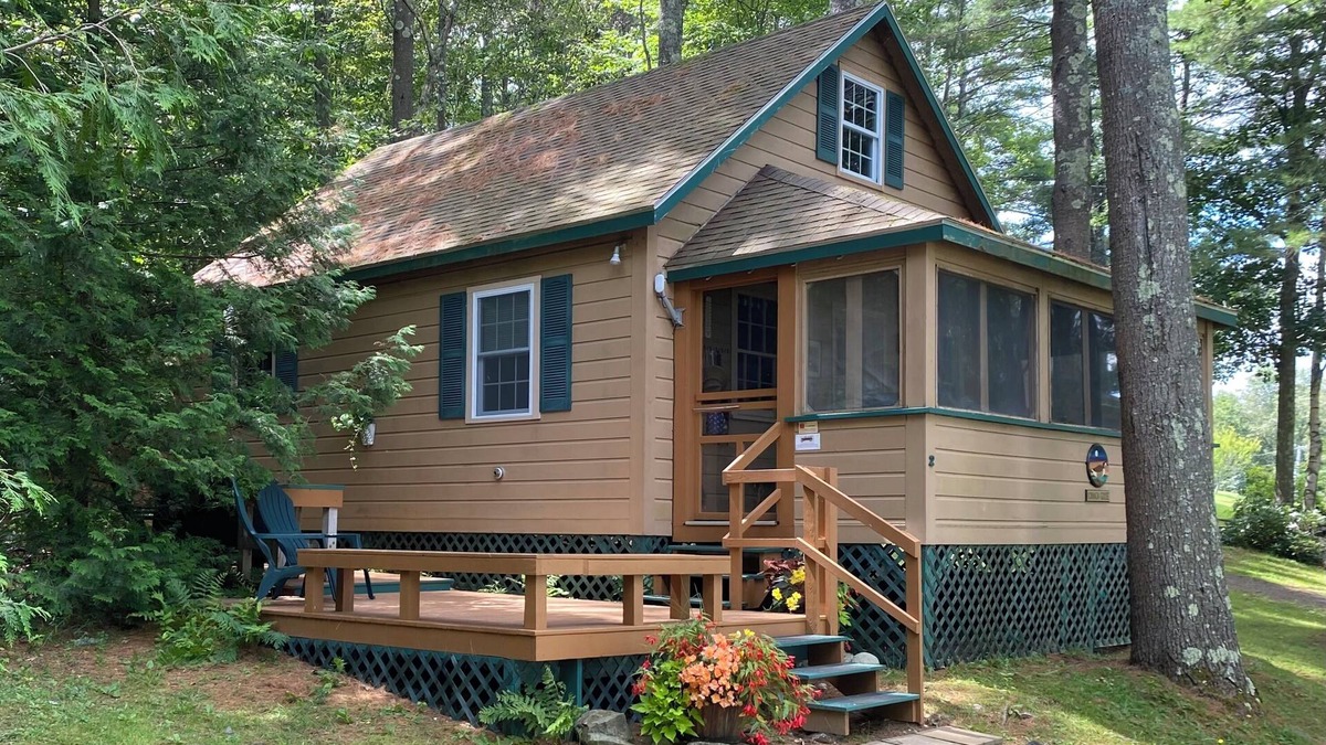 Leeds Cottage | Lakeside Housekeeping Cottage in Leeds, Maine on Androscoggin Lake