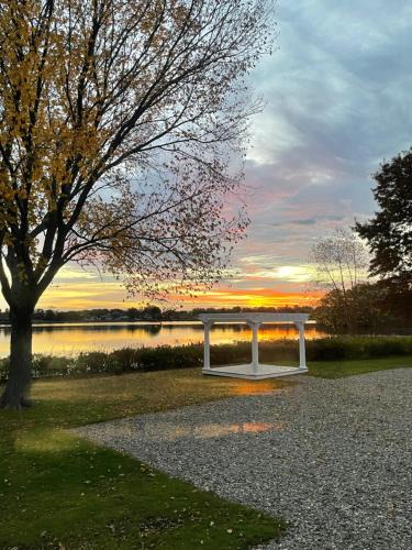 Wakefield Hotel | Lakeside Inn