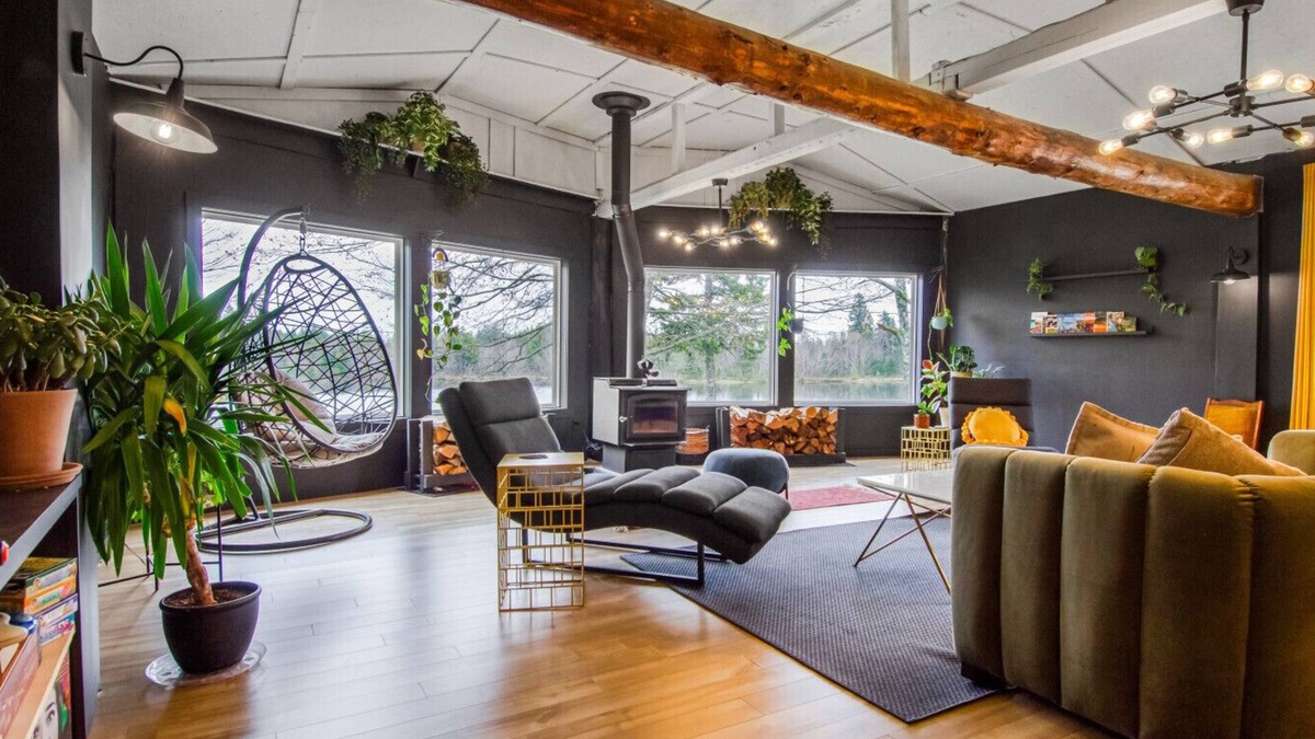 Erbs Cove House | Lakeside Lodge Bay of Fundy