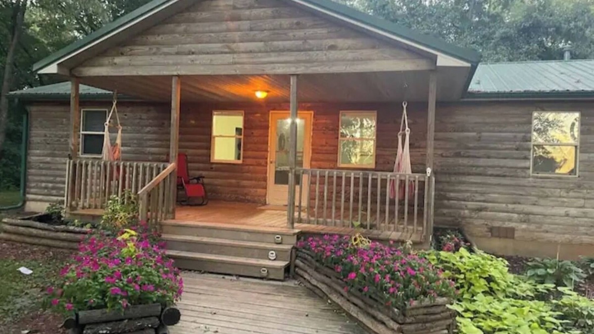 Pittsfield Cabin | Lakeside Lodge of LEGENDS; A Wilderness Wanderer’s Wonderland