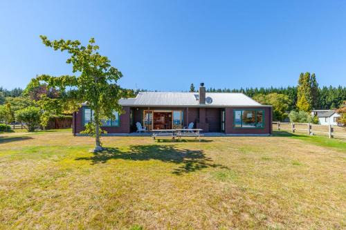 Tauranga Taupo House | Lakeside Lodge - Tauranga Taupo Holiday Home