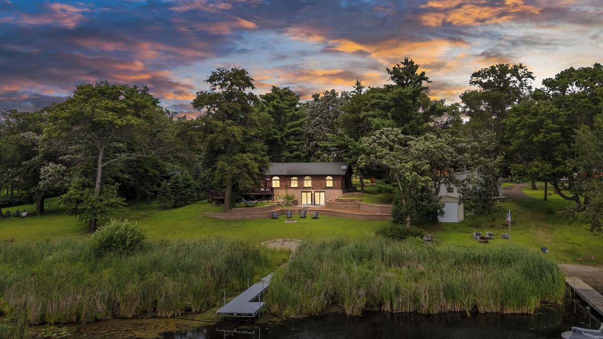 Baxter House | Lakeside Log Cabin w/Firepit, Dock, King Bed, Game Room, Scenic Relaxation