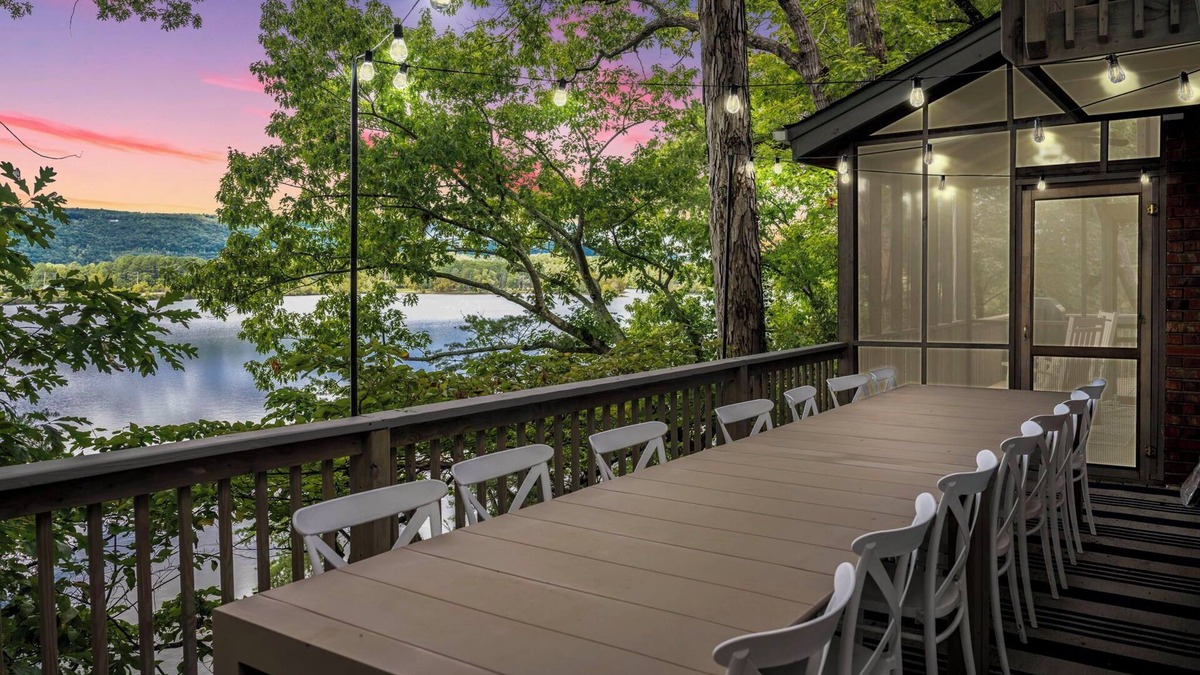 Soddy-Daisy House | Lakeside Luxury: Private Dock, Kayaks, Game Room