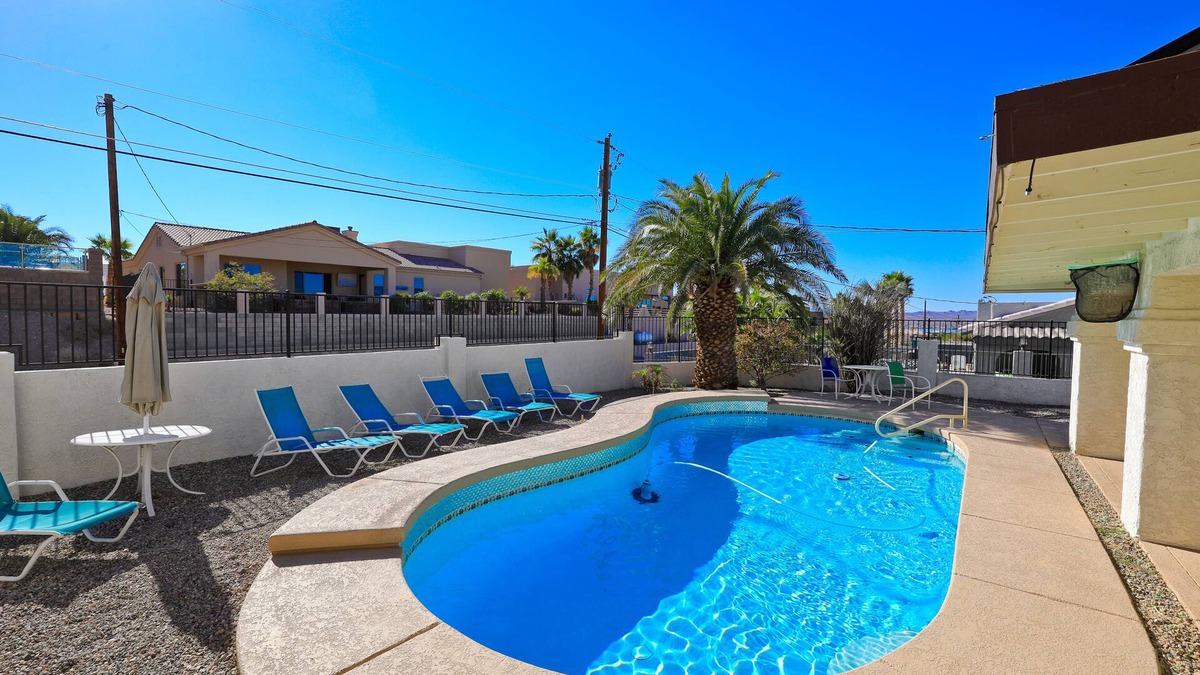Lake Havasu City House | Lakeside of Hwy 95! Nice Pool, Boat Parking
