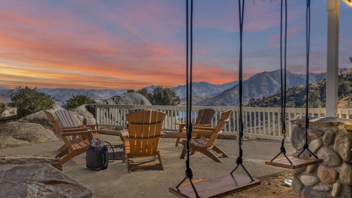 Wofford Heights House | Lakeside Paradise Getaway|Hot Tub| Fire pit| Views