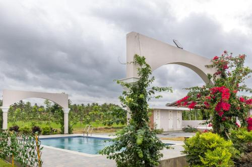 Denkanikota Villa | Lakeside ParadisePrivate Pool3 CottagesLawn