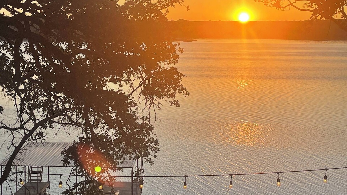 May Cabin | LakeSide Reel Paradise Brownwood big family dock for fishing/close to state park