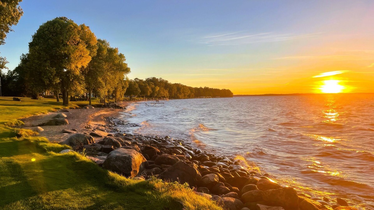 Onamia House | Lakeside Retreat at Izatys Resort #222 – The Perfect Getaway for All Seasons!