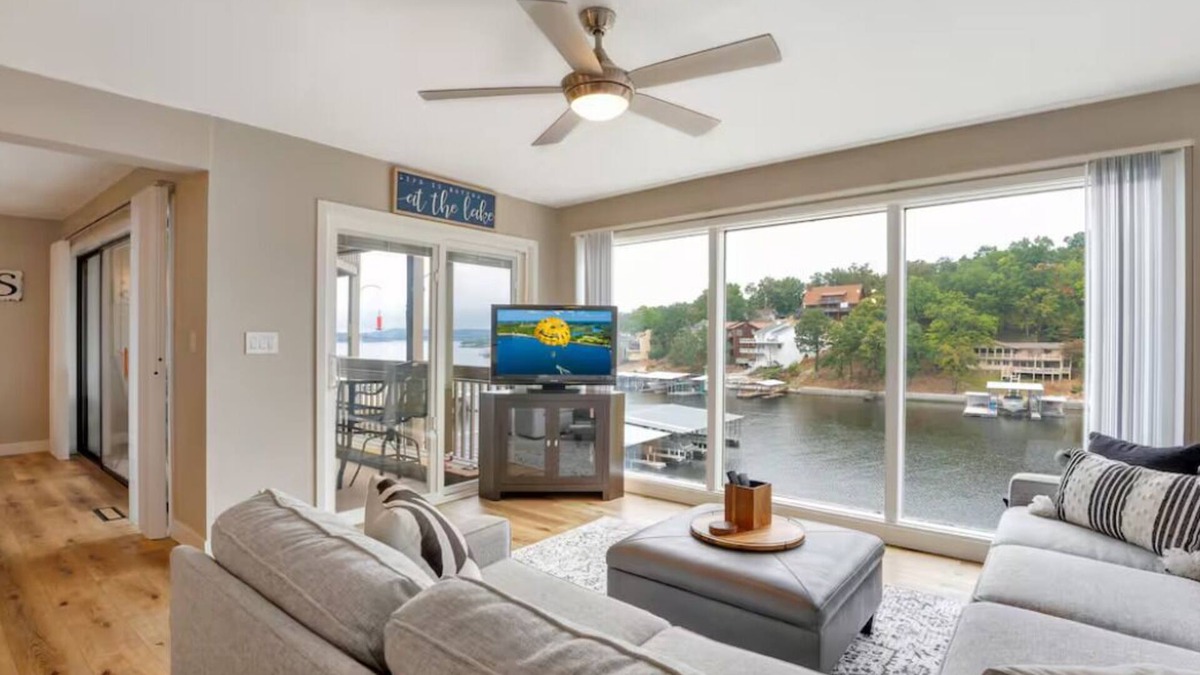 Lake Ozark Condo | Lakeside Retreat at Beautiful Lake of the Ozarks