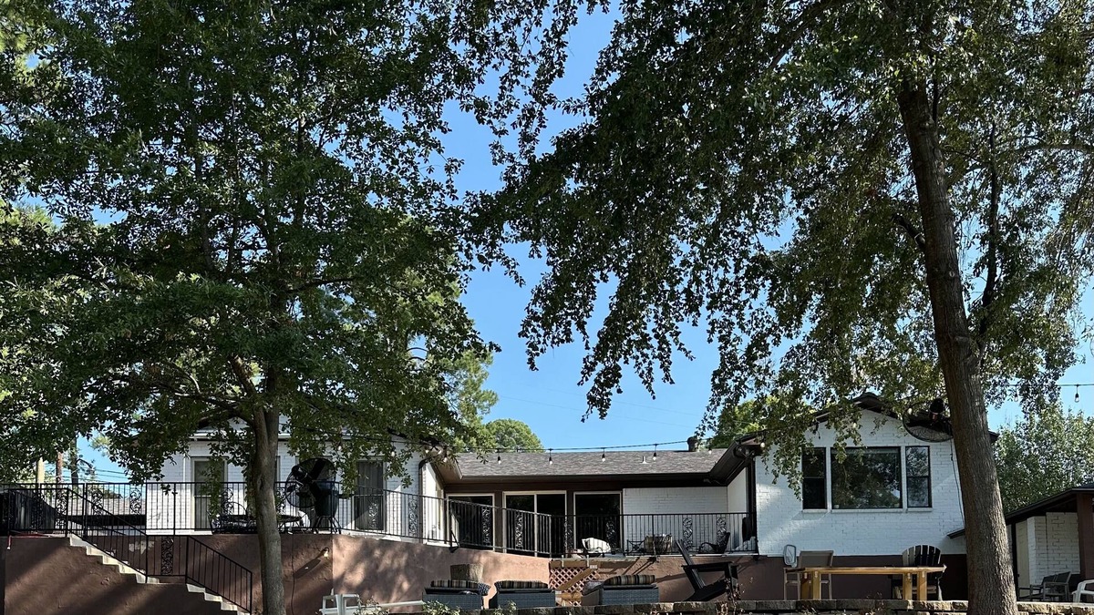 Gladewater House | Lakeside Retreat on Lake Gladewater