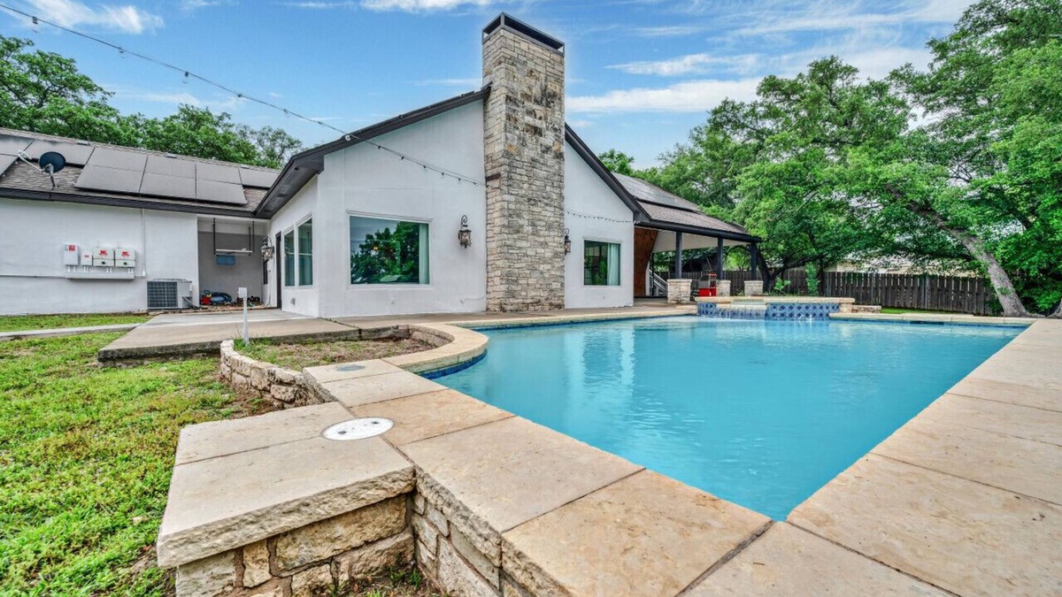 Belton House | Lakeside Retreat | Rock Climbing Wall | Pool | Bar