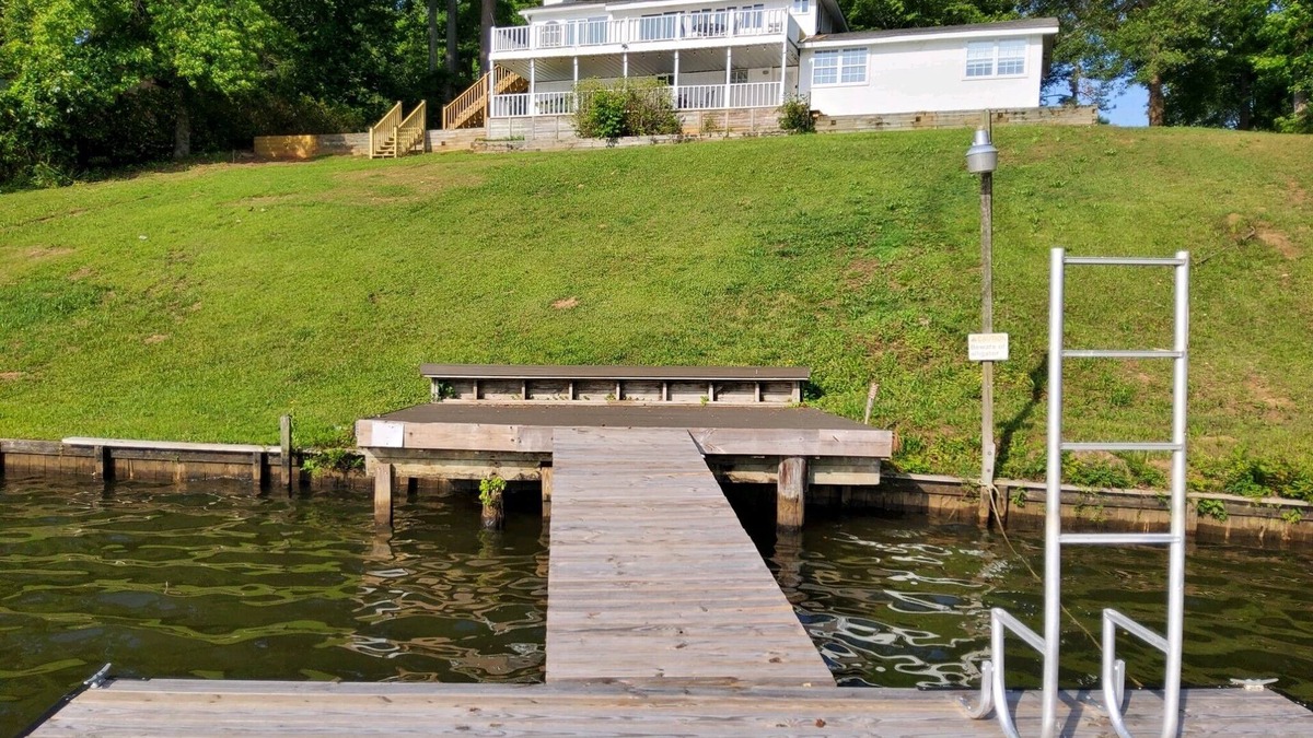 Covington House | Lakeside retreat