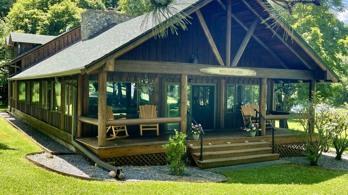 Stambaugh House | Lakeside Retreat perfect for a family vacation.