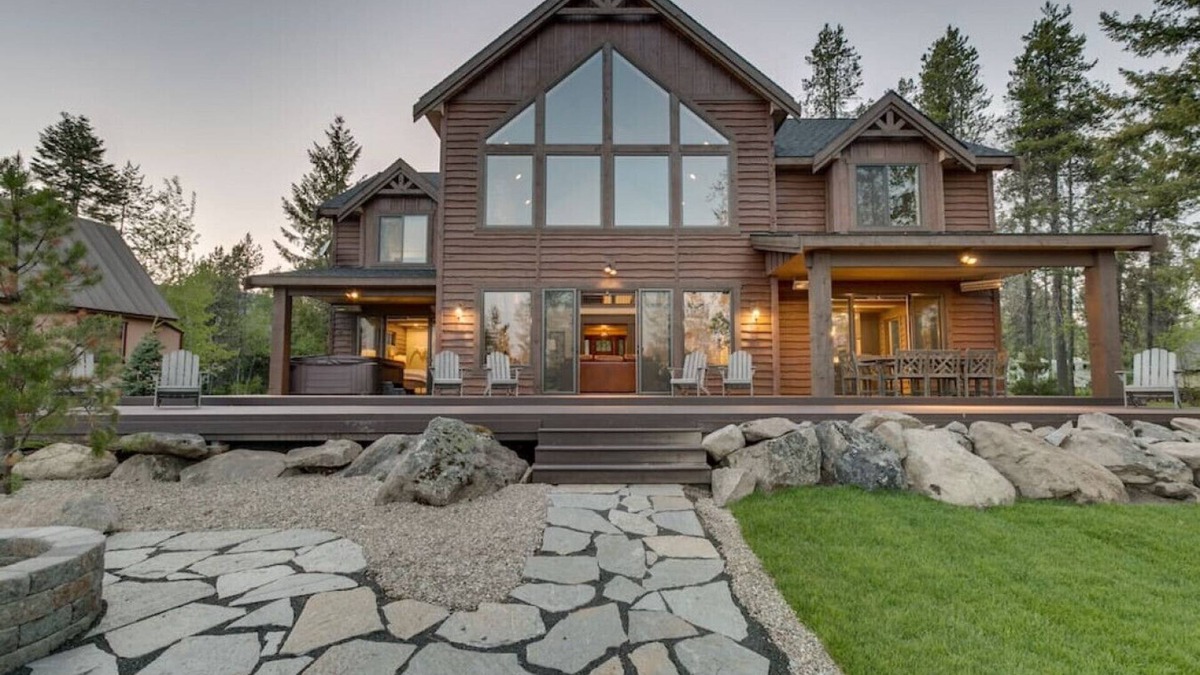 Tamarack Resort Apartment | Lakeside Retreat