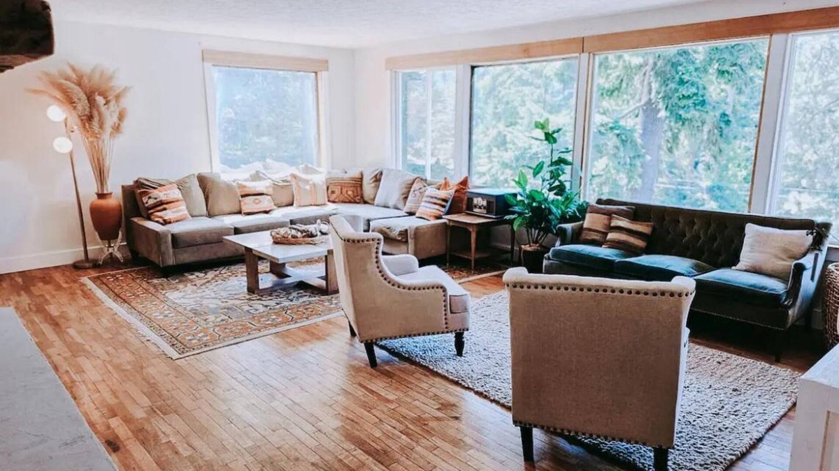 Sagle House | Lakeside Retreat With Hot Tub, Amazing Views, And An Animal Sanctuary!