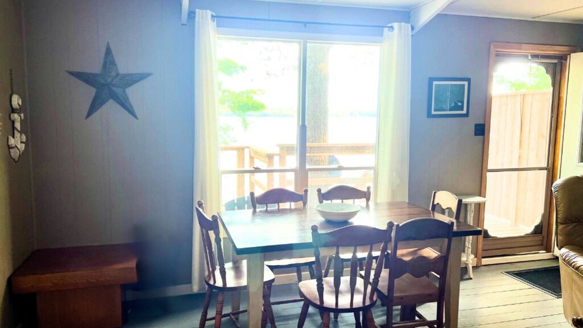 Magnetawan Cottage | Lakeside Serenity: Cozy Retreat on Ahmic Lake