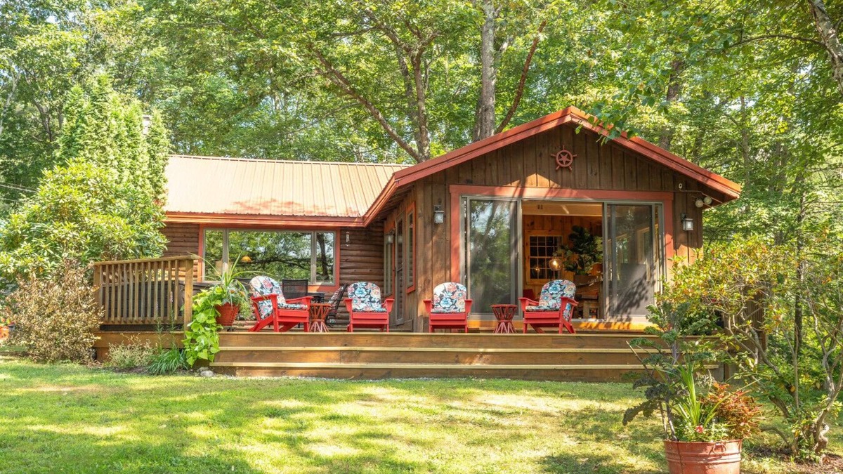Naples Cabin | Lakeside Story - Log Cabin, Fire Pit, Beach!