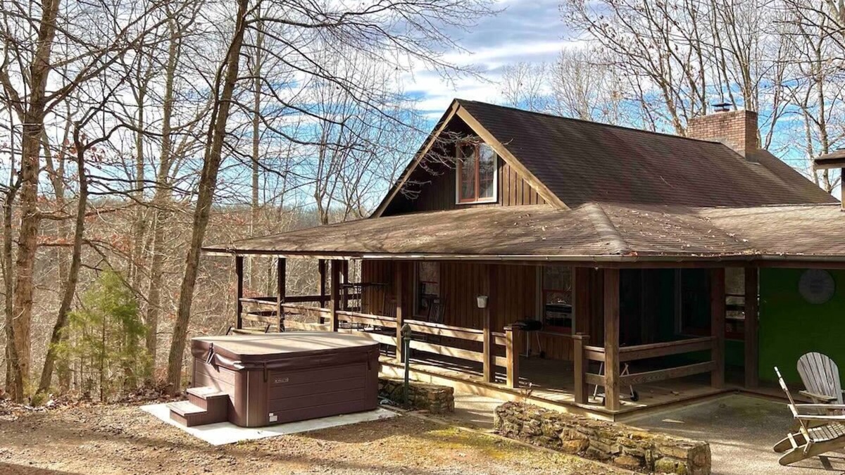 Franklin Cabin | LakeTrail Lodge E-Wing- outside hottub opt LT-EW