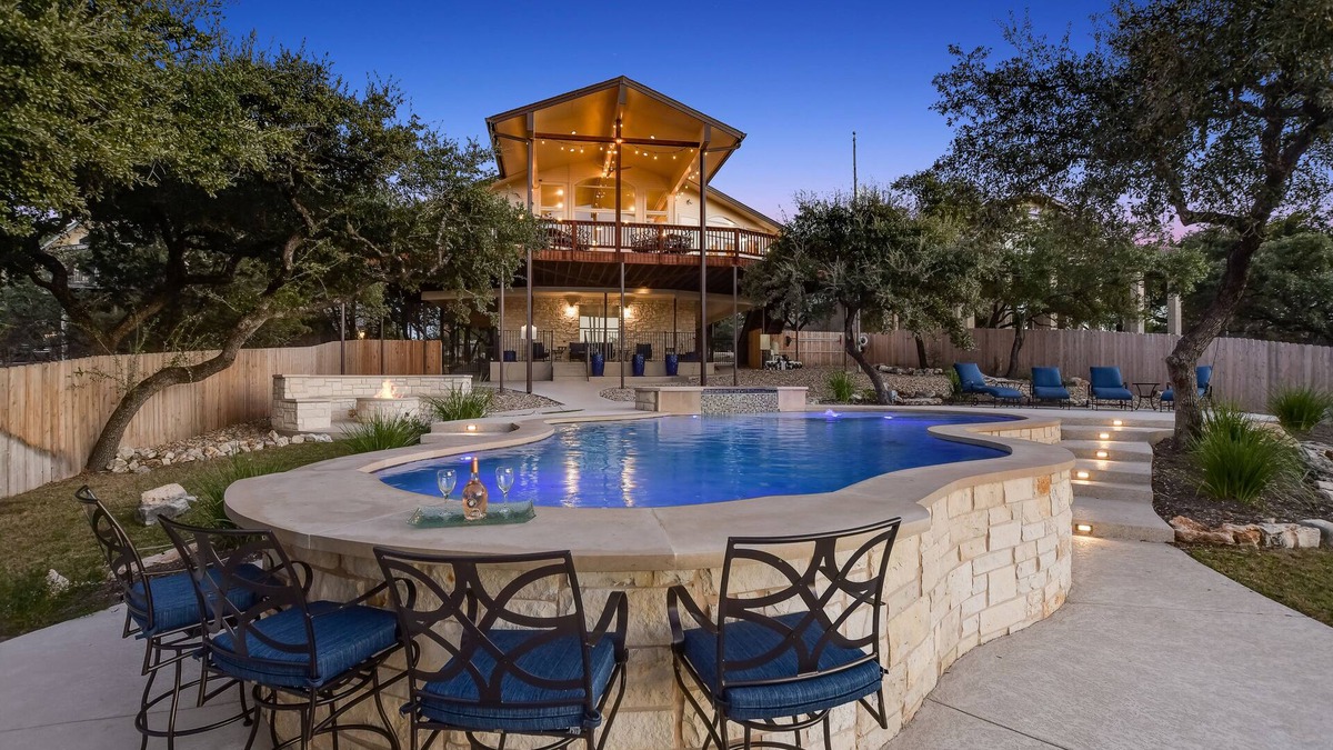 Highland Lake Estates House | LakeTravis Waterfront~BoatDock~Swimming Pool~Hot Tub~PICKLEBALL/Basketball Court
