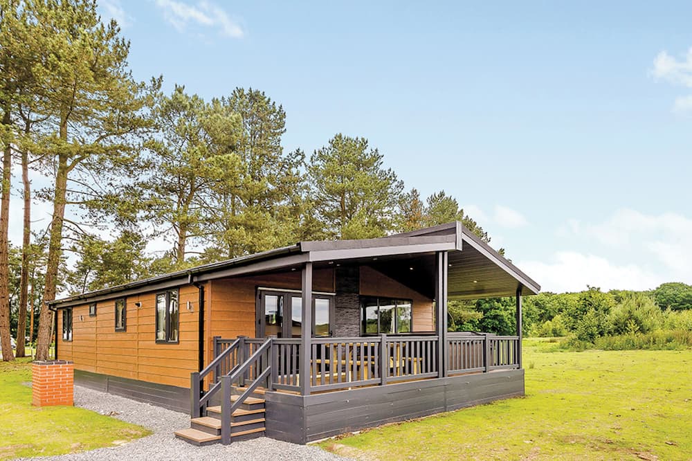 Woodhall Spa Ski Chalet | Lakeview 3 Pet Friendly