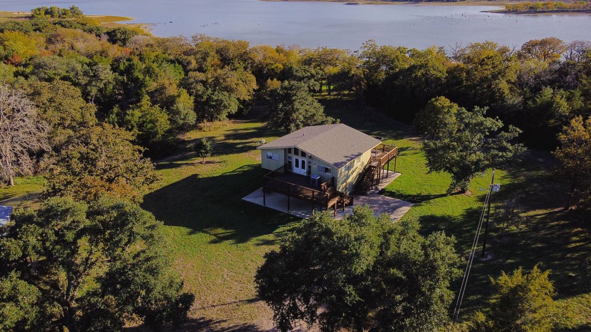 Somerville Cabin | Lakeview Cabin-Lake Access, fire pit, pickle ball, pets ok