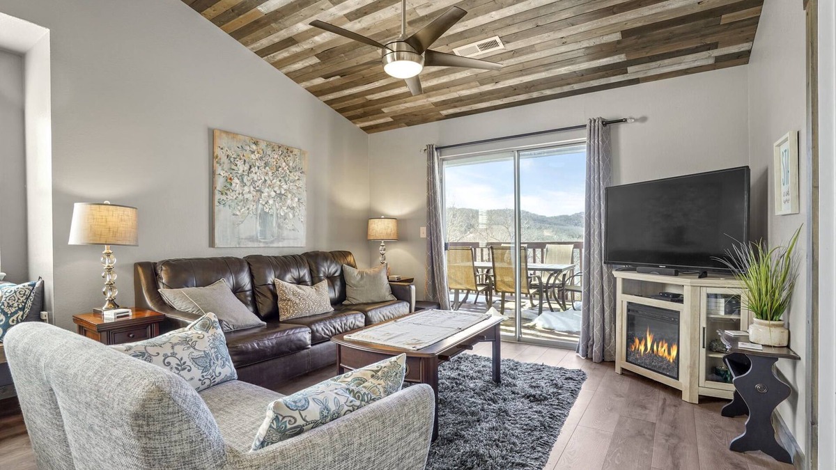 Indian Point Condo | Lakeview Condo | Pebble Beach + Big Deck Near SDC