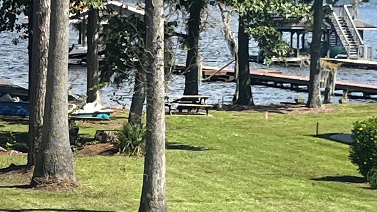 Lake Waccamaw Cottage | Lakeview Cottage with swimming & kayaking access to the lake