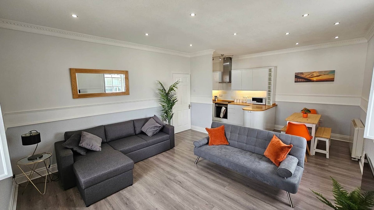 Southport Apartment | Lakeview Court Southport