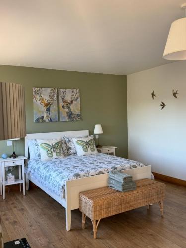 Enniskillen House | Lakeview Ensuite - Peaceful Country Escape