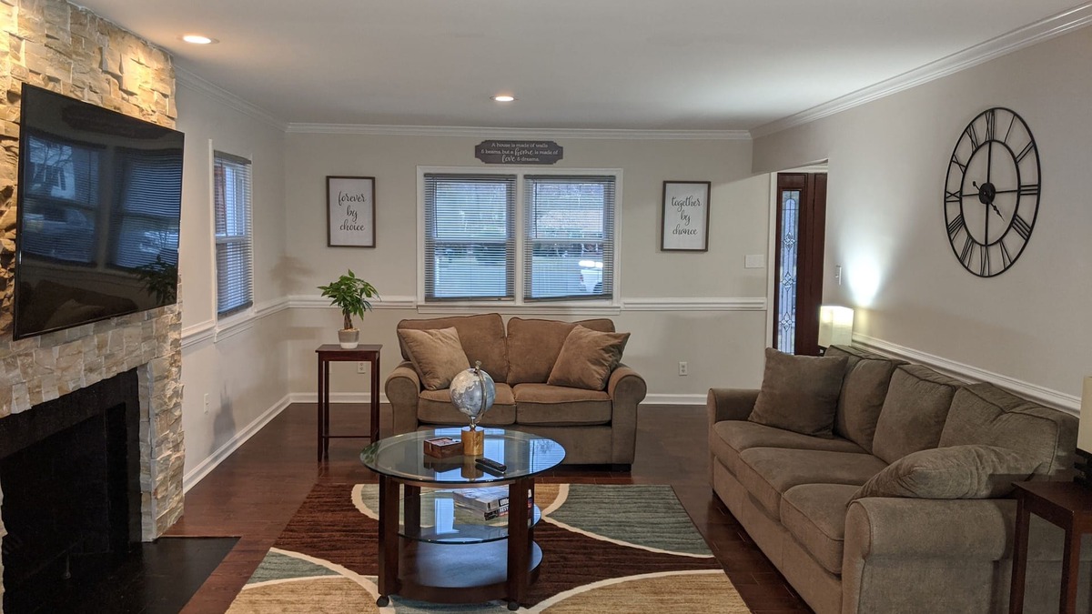 Stafford House | Lakeview Five Bedrooms Cape Cod Near Quantico and Historic Fredericksburg