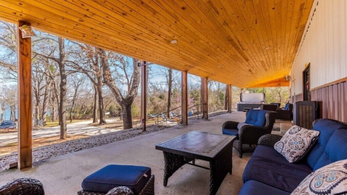 Pottsboro House | Lakeview Group Getaway Sleeps 18n