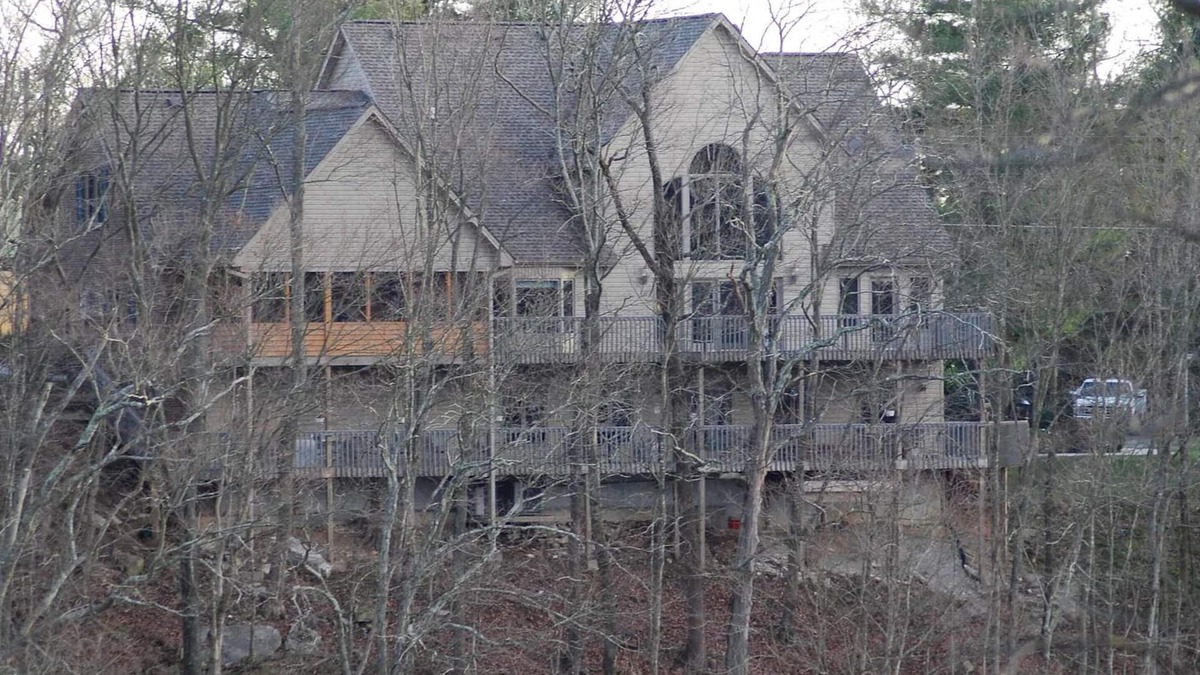 Sloans Valley House | Lakeview/Lakeside Lakehouse