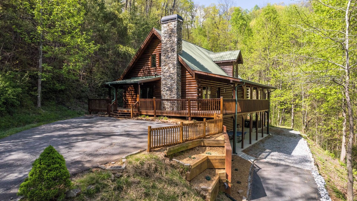 Dahlonega Cabin | Lakeview Lodge-HotTub/Lake/Dog Friendly/Ping-Pong/5-Beds/4-Baths!