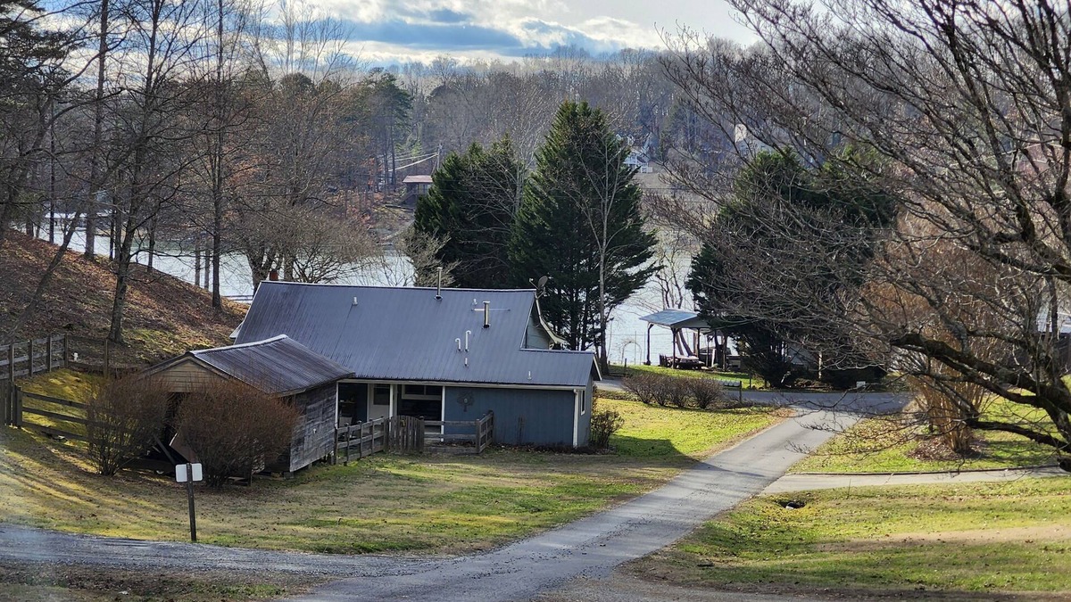 Elf House | Lakeview Lodge on Chatuge, Dock Slip available nearby, WiFi & Prmchnls