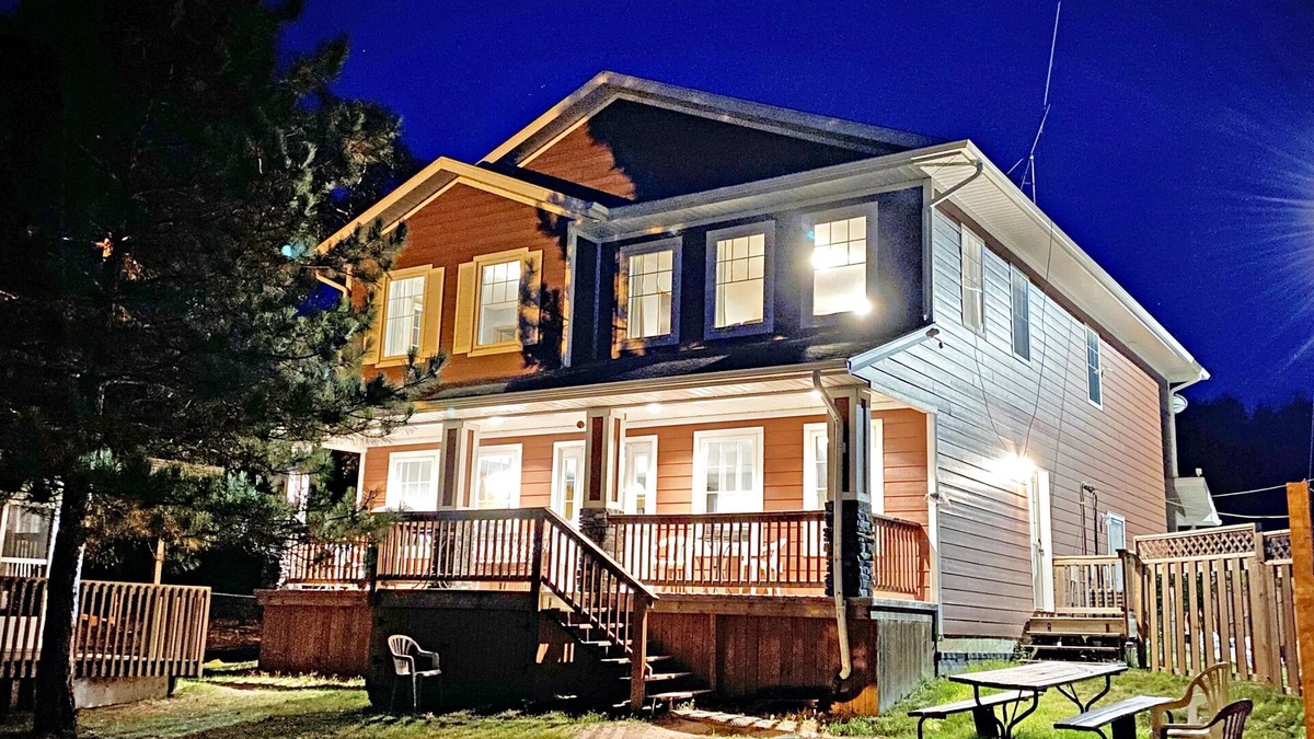 Manitoba Ski Chalet | Lakeview Luxury at "The Lookout"