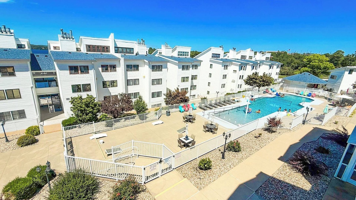 Osage Beach Condo | Lakeview Luxury 2BD/2BA/Private Balcony/Pool/Coffee Bar/Near Everything-Sleeps 6 PP