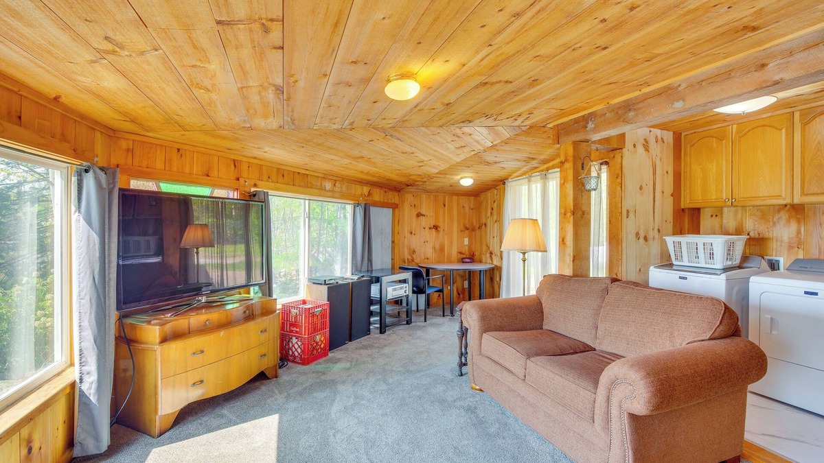 Searsport Cottage | Lakeview Maine Retreat w/Fire Pit, Grill & Canoe